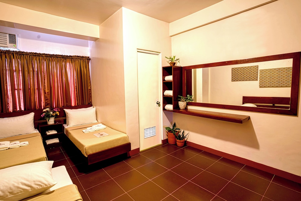 Signature Apartment, 3 Bedrooms, Kitchenette, Courtyard View photo 2