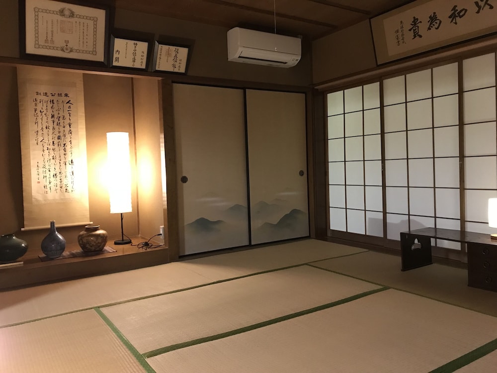 ROOM B photo 1