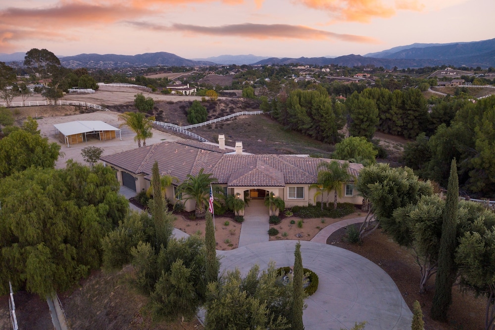 Villa photo 1