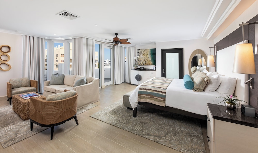 Junior Suite, 1 King Bed with Sofa bed, Balcony, City View