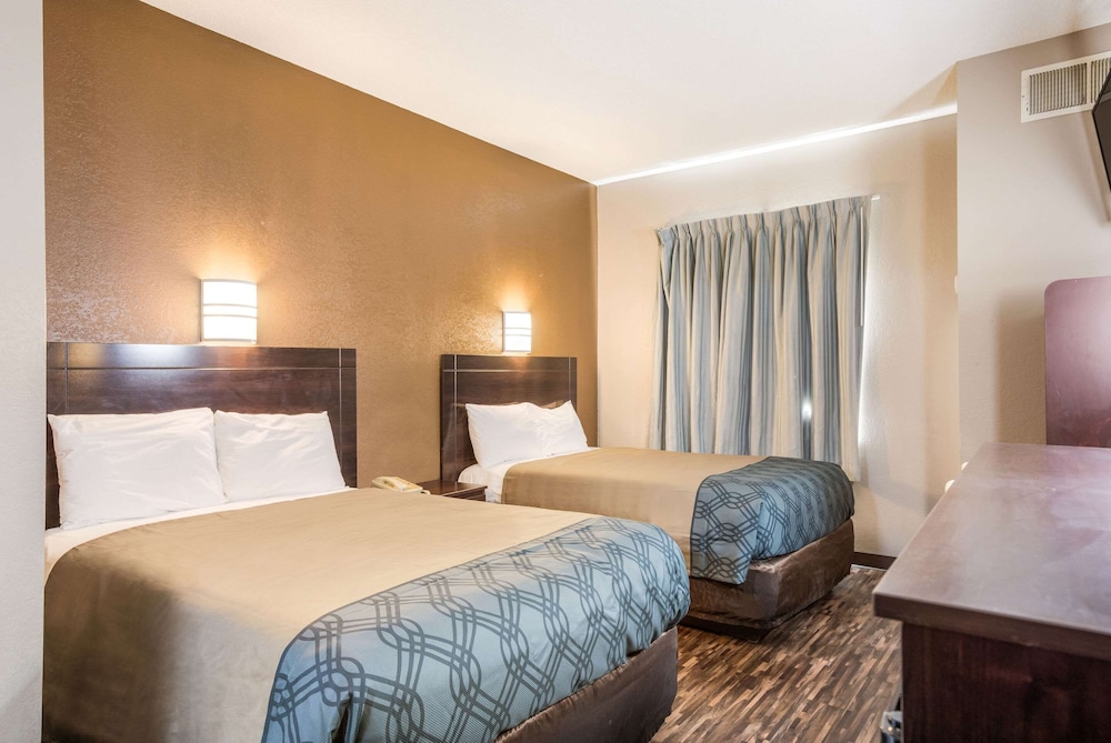 Standard Double Room, 2 Double Beds, Smoking - Photo 1