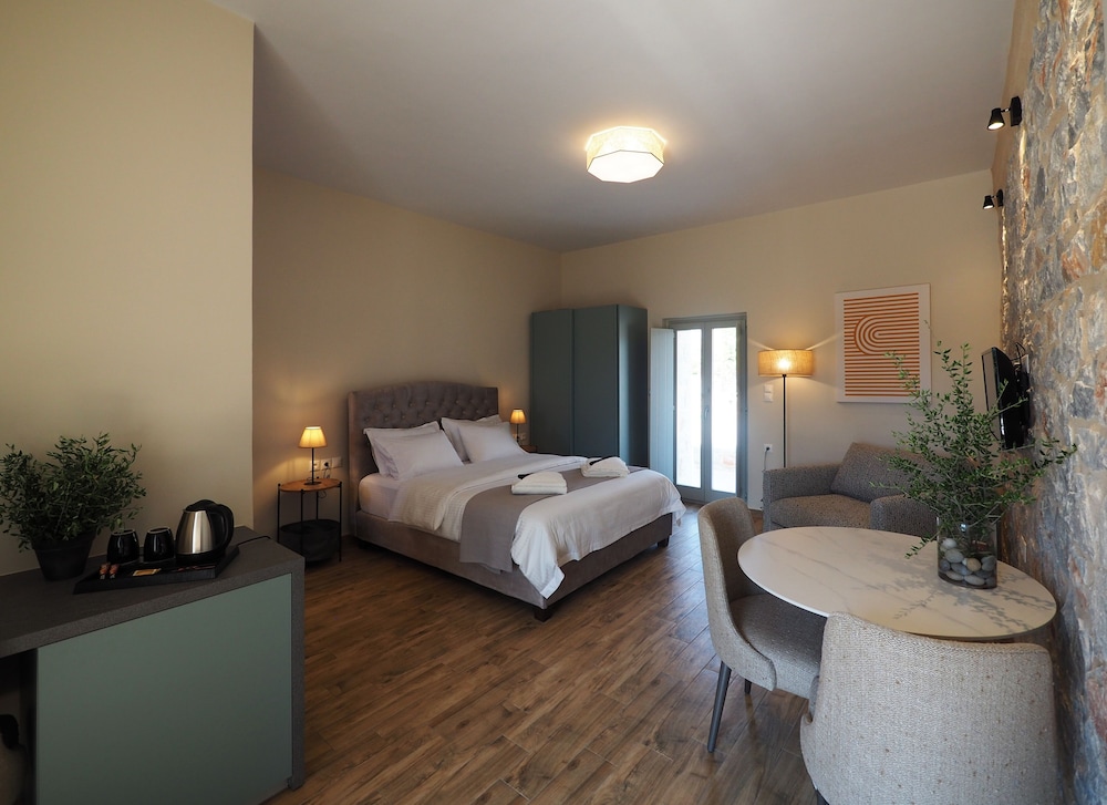 Deluxe Double Room (Up to 3 guests) photo 1