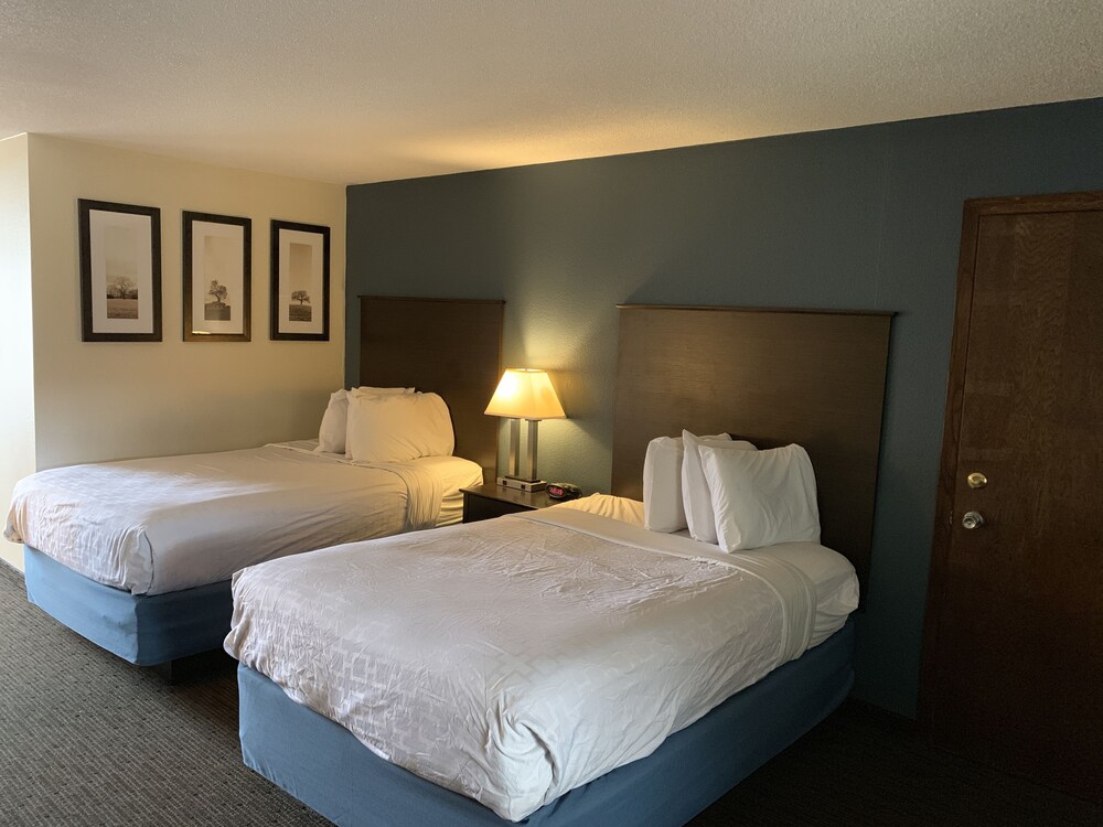 Room, 2 Double Beds, Non Smoking, Pool View (Mobility Accessible) - Photo 4