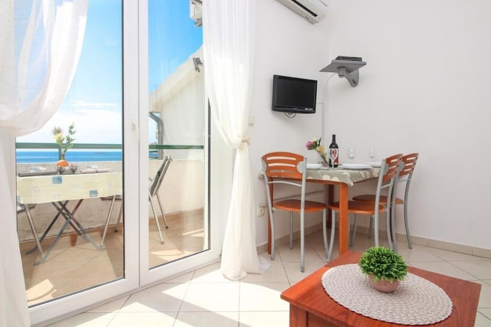 Apartment (Šara - free parking - A2(2+1))