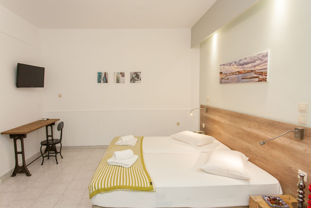 Economy Room (Semi-Basement)
