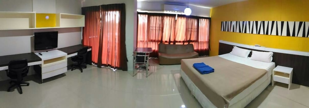 Deluxe Boutique