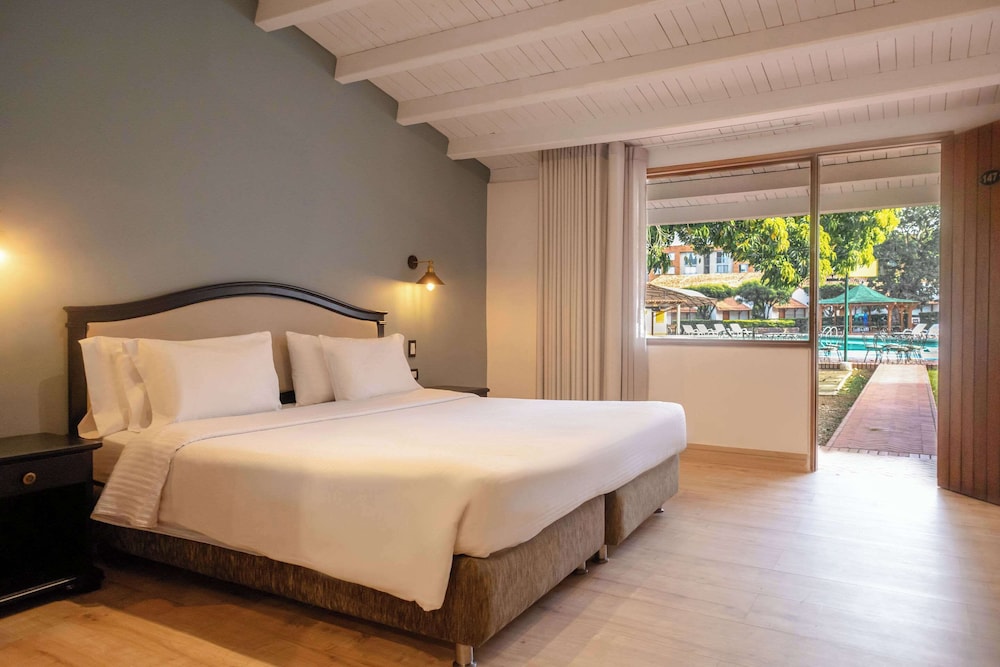 Executive Room, 1 King Bed, Non Smoking - Photo 1