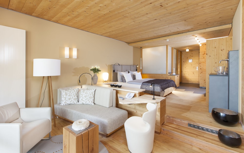 Deluxe Double Room, 1 Bedroom, Non Smoking, Mountain View
