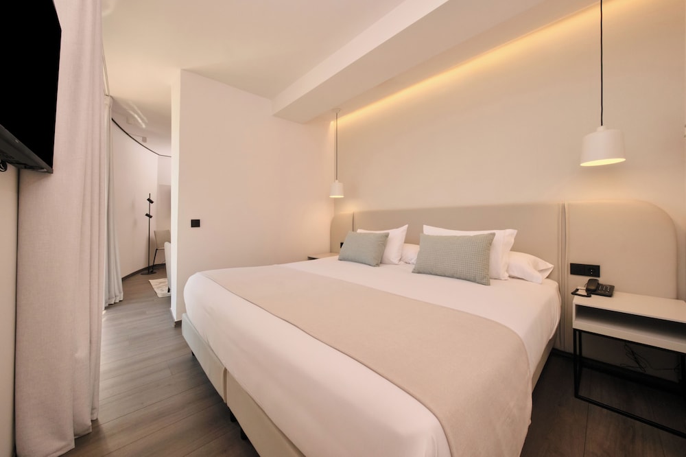 Premium Room, Balcony (Premium 2 adults + 2 children)
