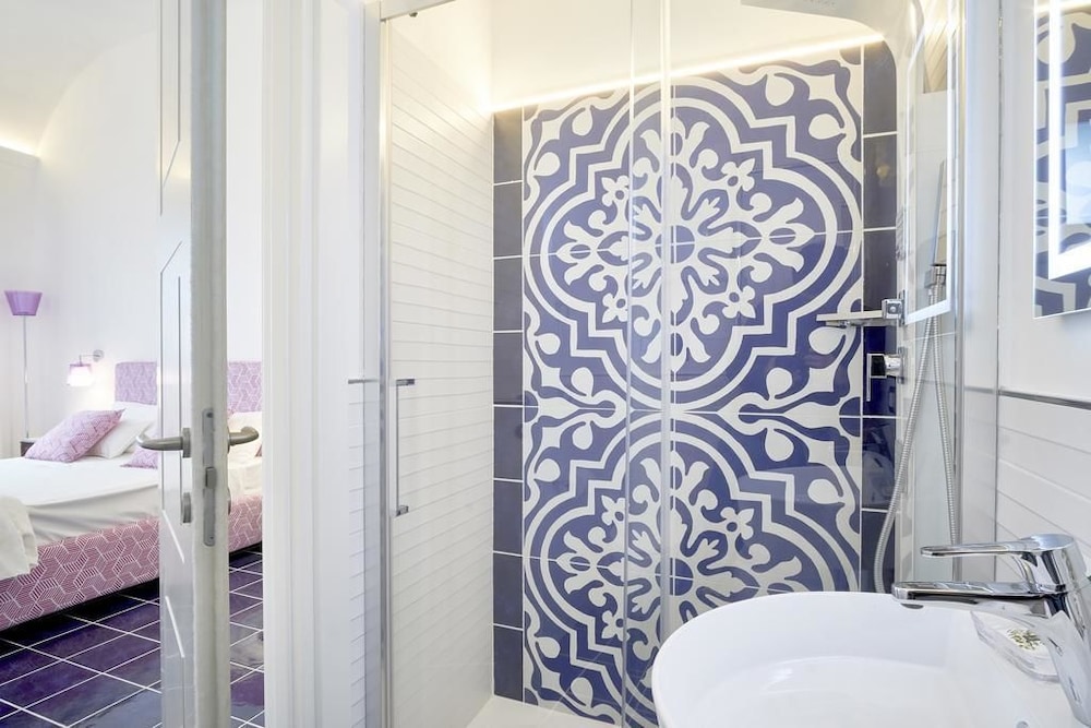 Deluxe Double Room, Terrace, Partial Sea View photo 3