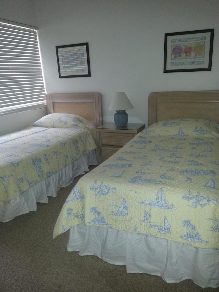 Comfort Condo, 2 Bedrooms, Pool View photo 1