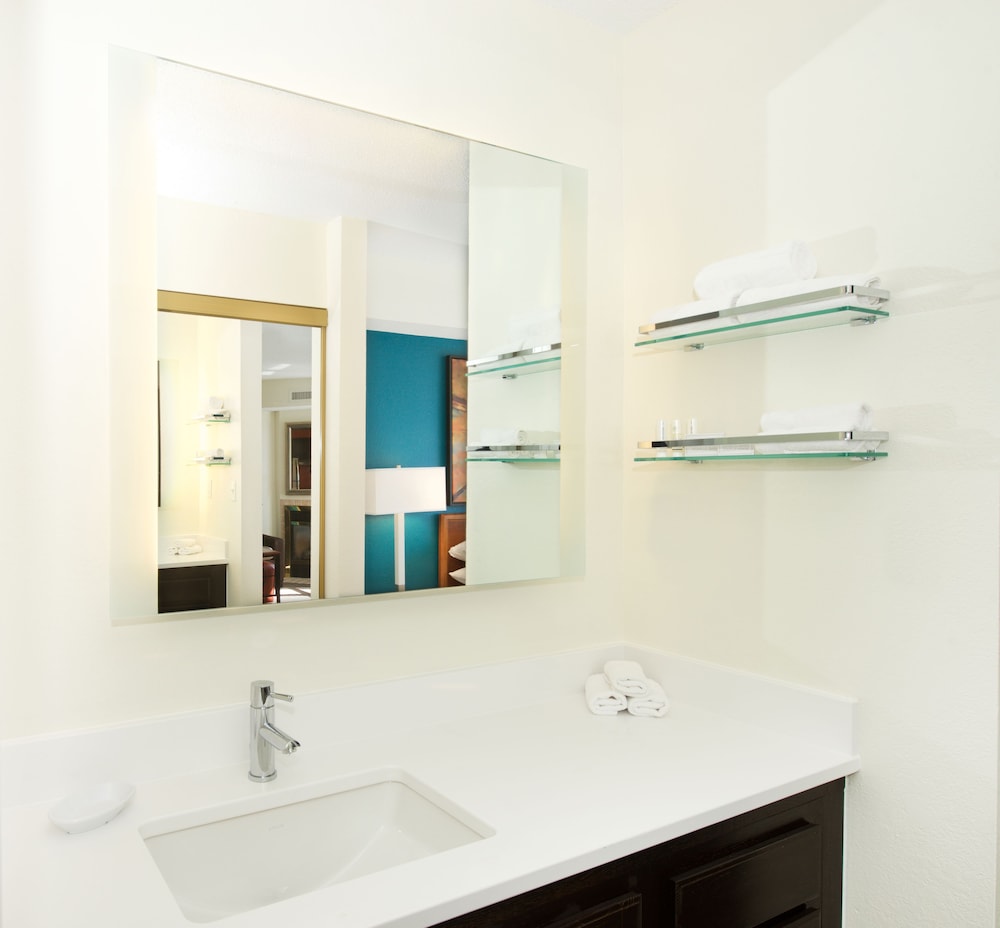 Suite, 1 Bedroom - Photo 7