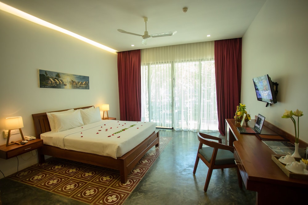 Infinity Poolside Signature Suite - Photo 12