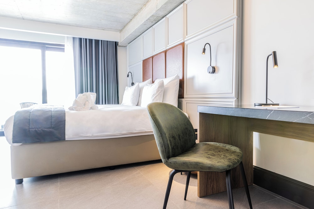 Deluxe Double or Twin Room, Sea View - Photo 9