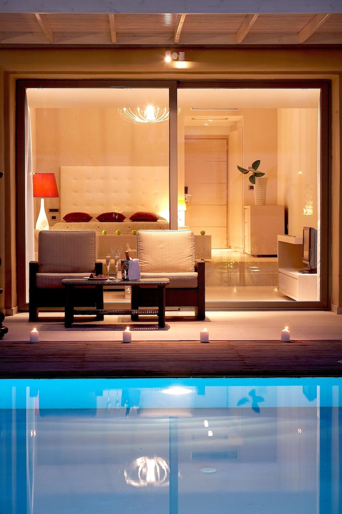 Grand Suite, Private Pool thumbnail 5
