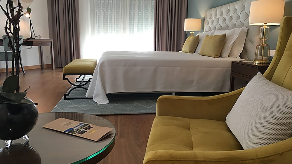 Superior Double or Twin Room thumbnail 5