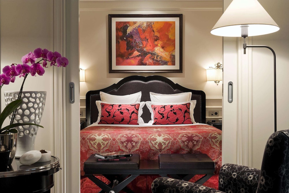 The Penthouse Suite (2 rooms & 2 bathrooms & living room) photo 3