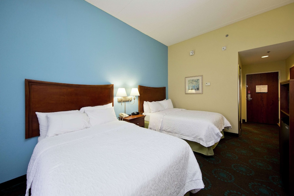 Room, 2 Queen Beds, Non Smoking (Drinks & Snacks) - Photo 2