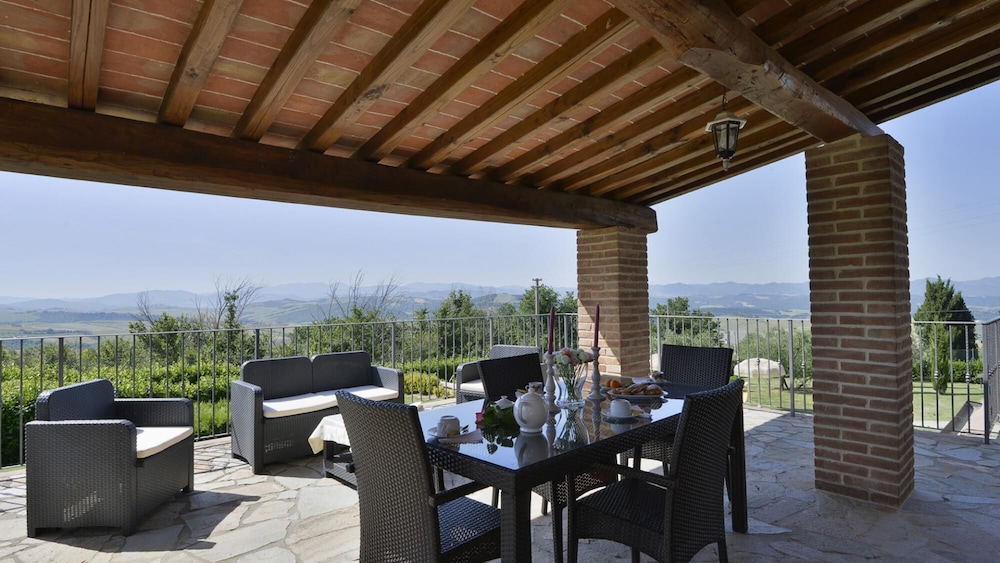 Villa photo 2