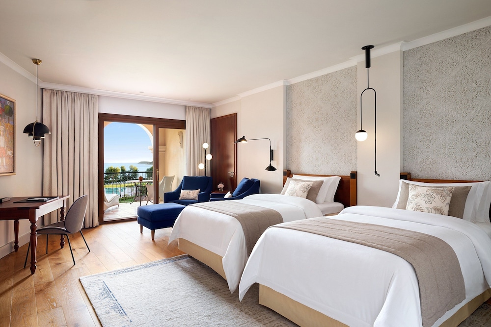 Grand Deluxe Room, 2 Twin Beds, Garden Access - Photo 8