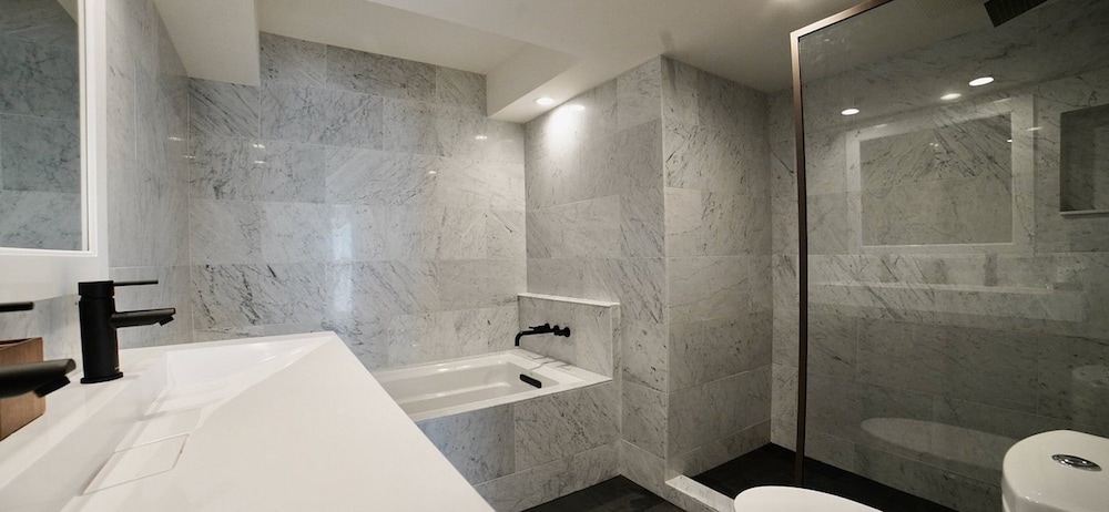 Platinum Terrace Penthouse (Club Access) - Photo 7