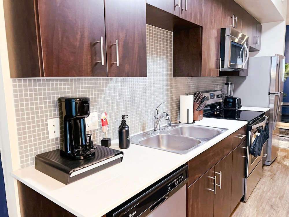 Cozy Home W Pool GYM Parking 10 Min to Cedars, 사진 11