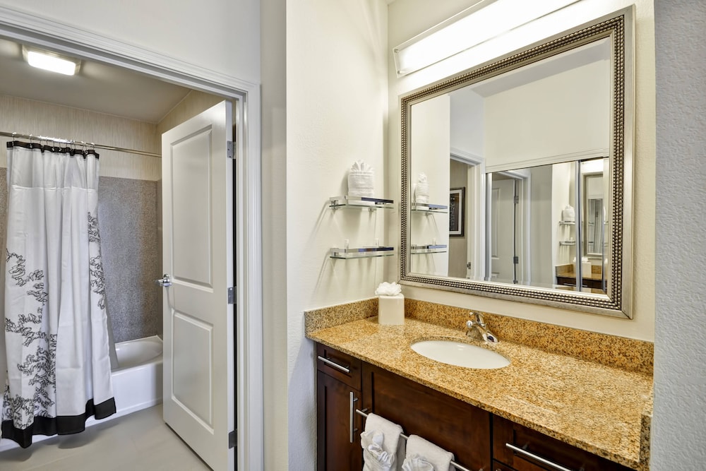 Suite, 1 King Bed - Photo 11