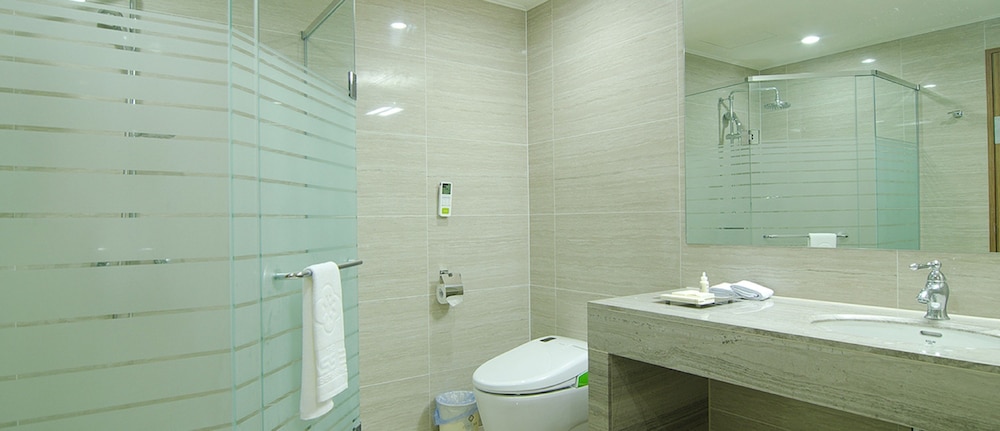 Business Suite, 1 Bedroom, City View - Photo 3