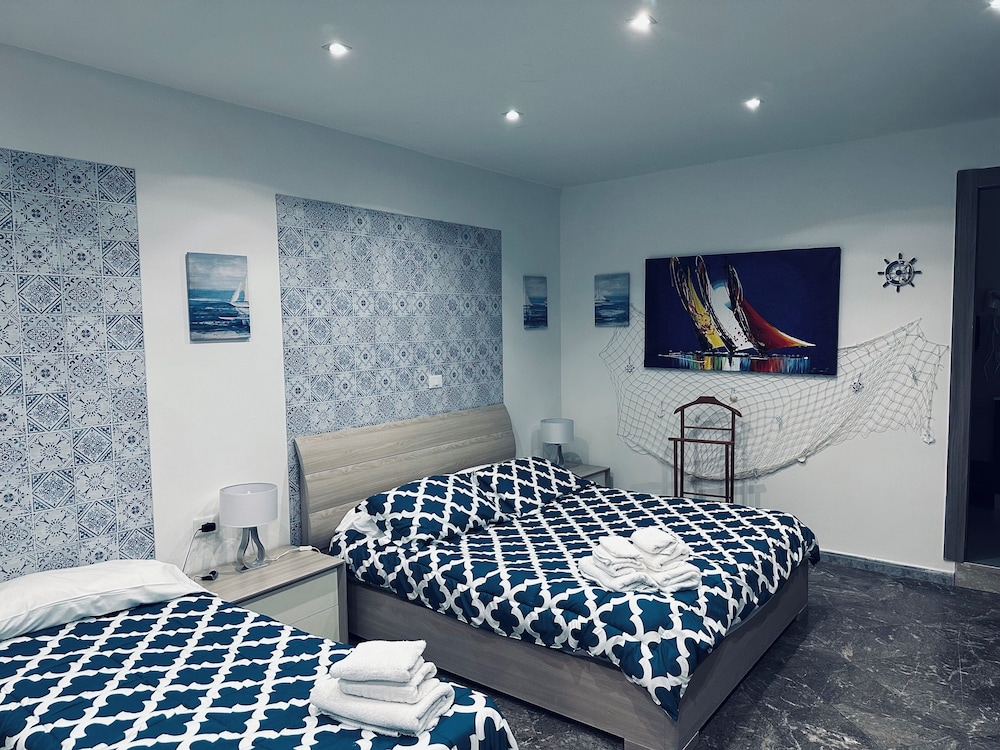 Deluxe Triple Room, Courtyard View, Annex Building photo 2