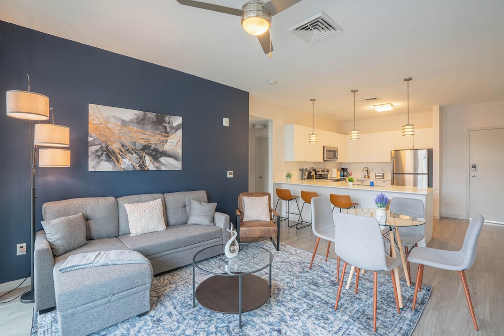 Luxury Apartment, 2 Bedrooms, Refrigerator photo 1