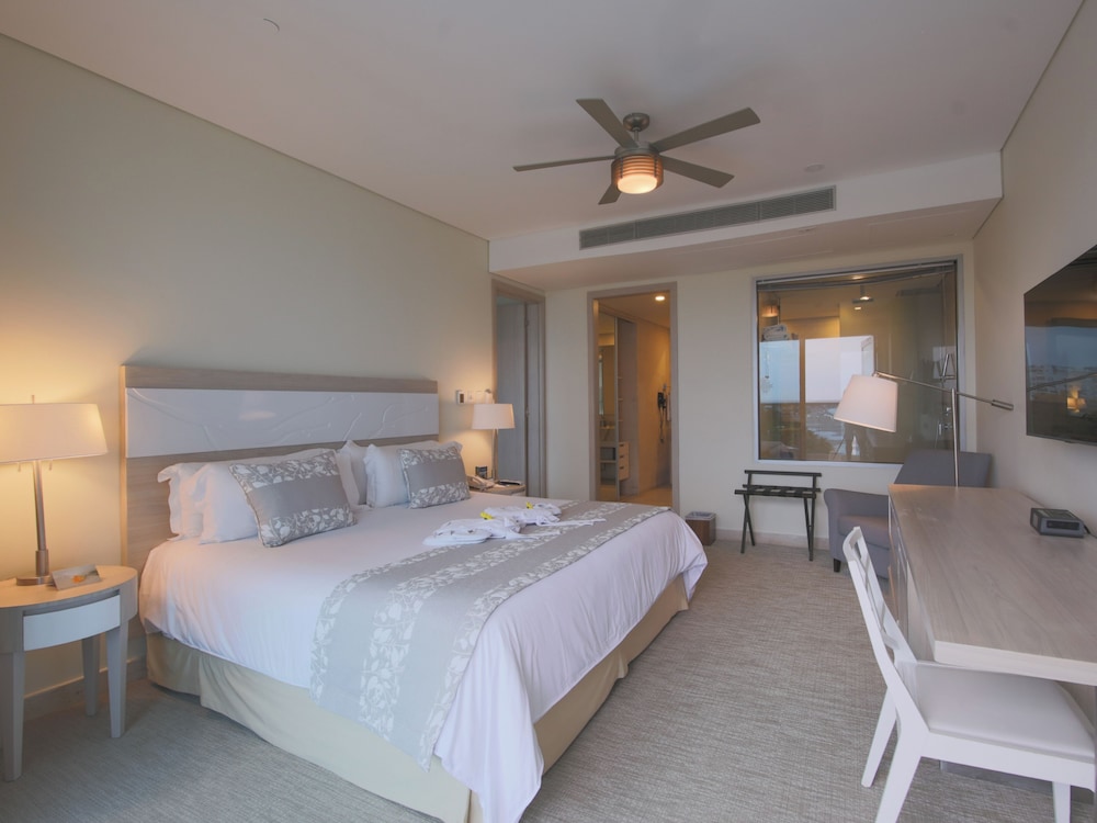 Junior Suite, 1 King Bed, Sea View - Photo 3