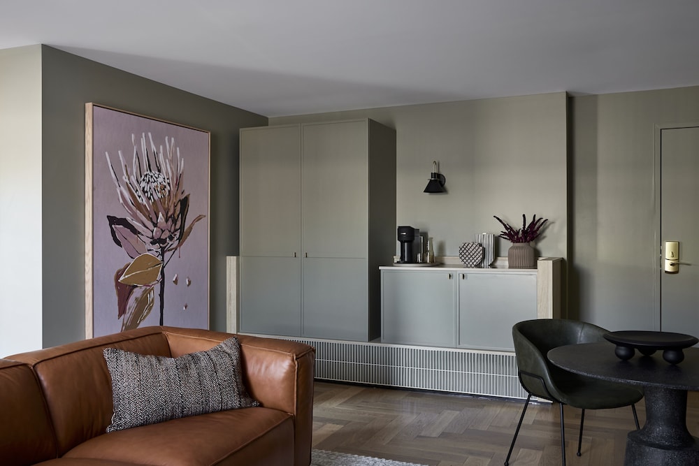 Luxury King Suite photo 2