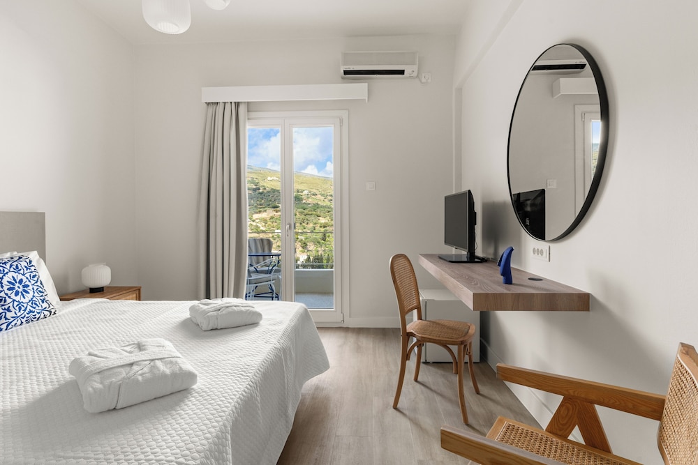 Superior Double Room, Sea View - Photo 1