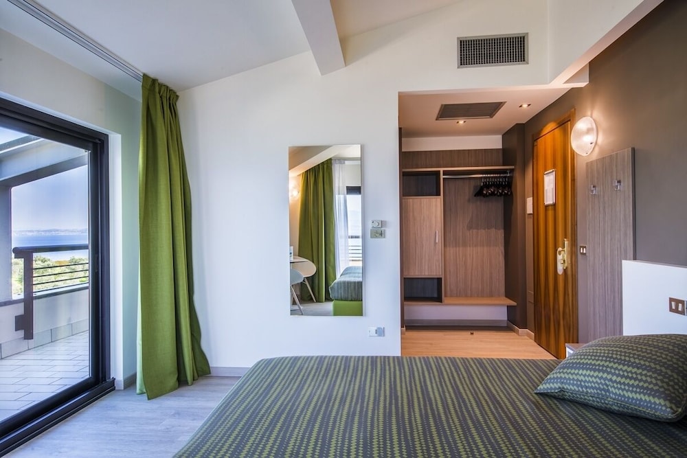Superior Double Room, Balcony, Lake View - Photo 5