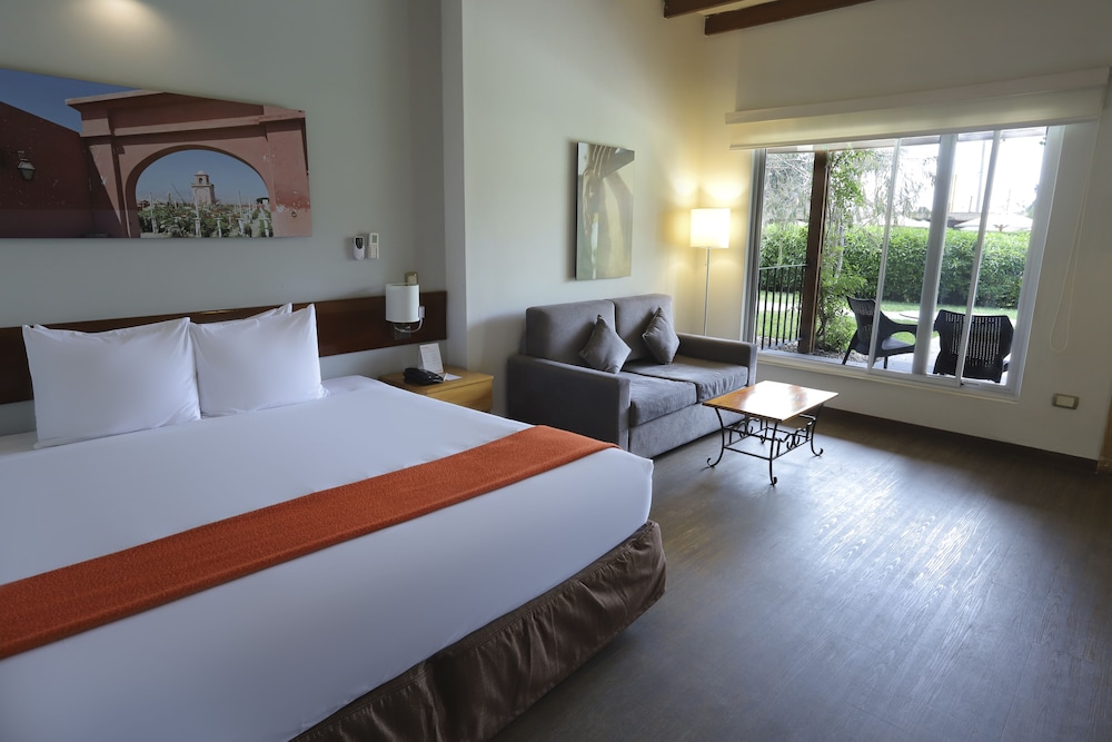 Junior Suite, 2 Double Beds photo 3
