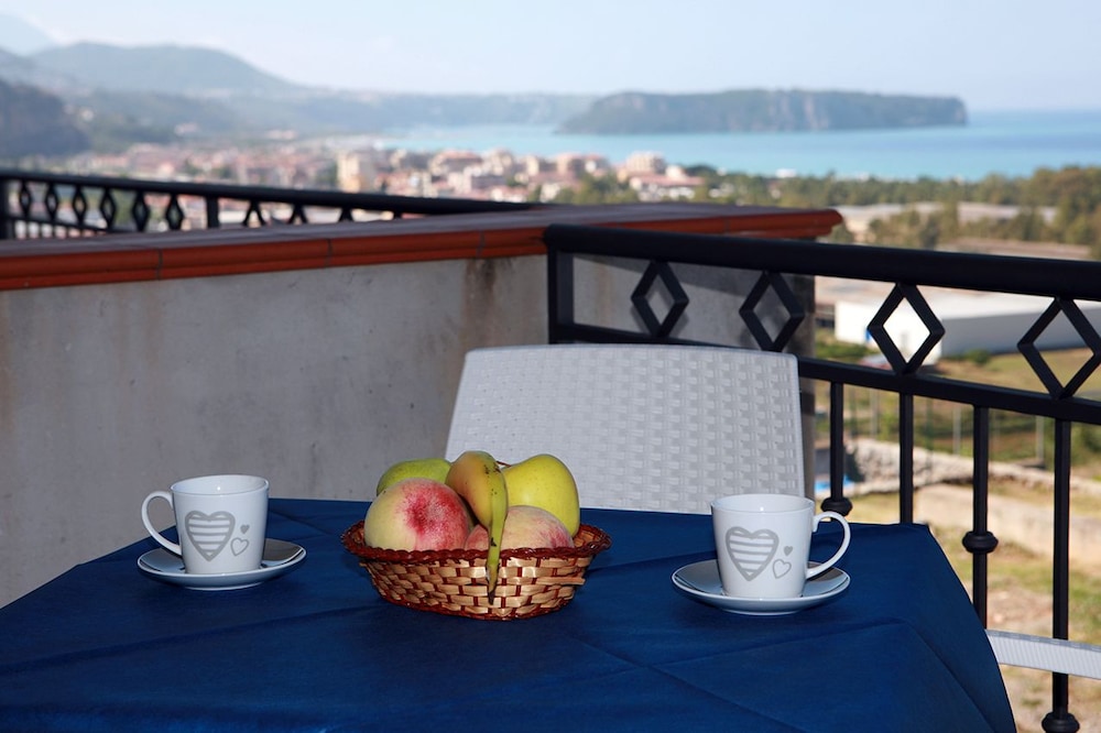 Panoramic Quadruple Room, Sea View photo 3