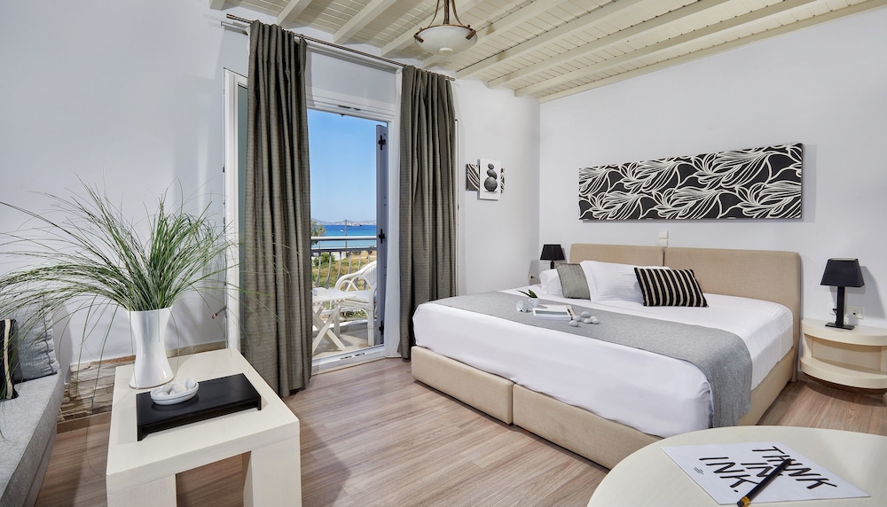 Triple Room (Sea or Pool View) photo 1