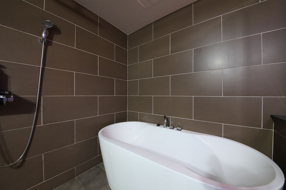 Standard Room (Base Occupancy is 2 pax, Extra Person Fee 10,000 KRW) photo 3