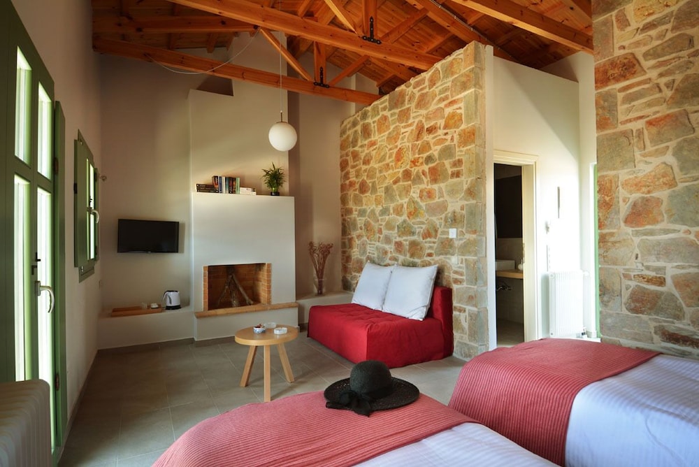 Design Double Room, Mountain View photo 3