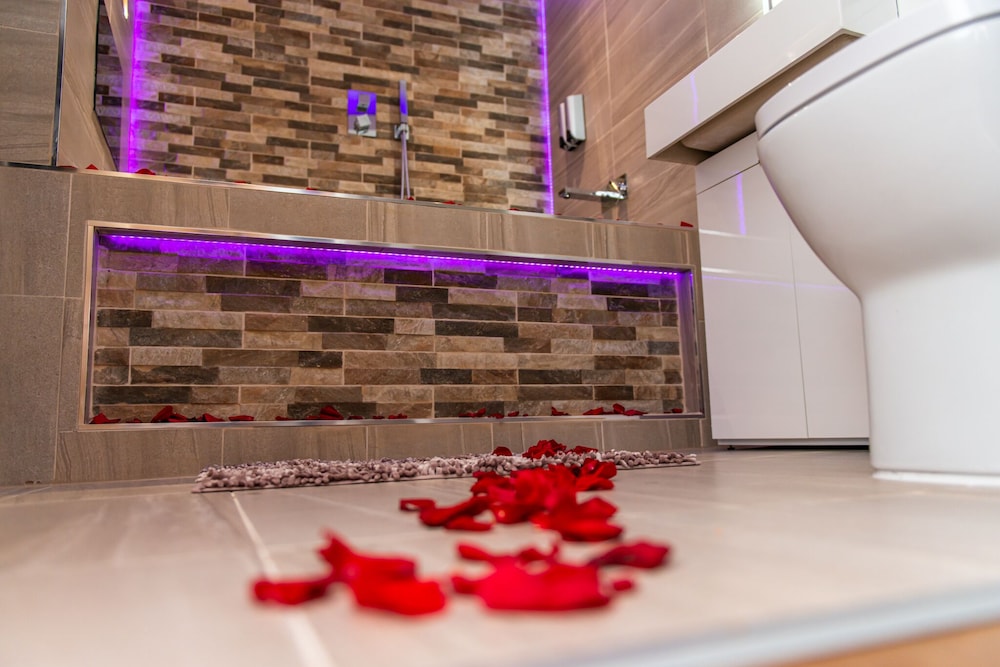 Executive Apartment, Accessible, Private Bathroom (Jacuzzi - Apartment 1) - Photo 40
