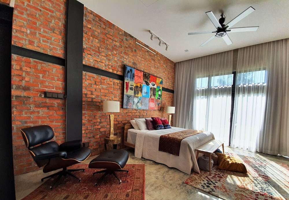 Premium Suite - Photo 15
