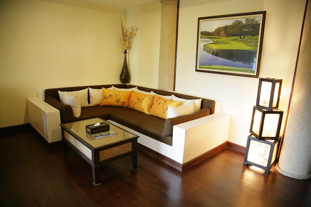 Executive Suite - Photo 3