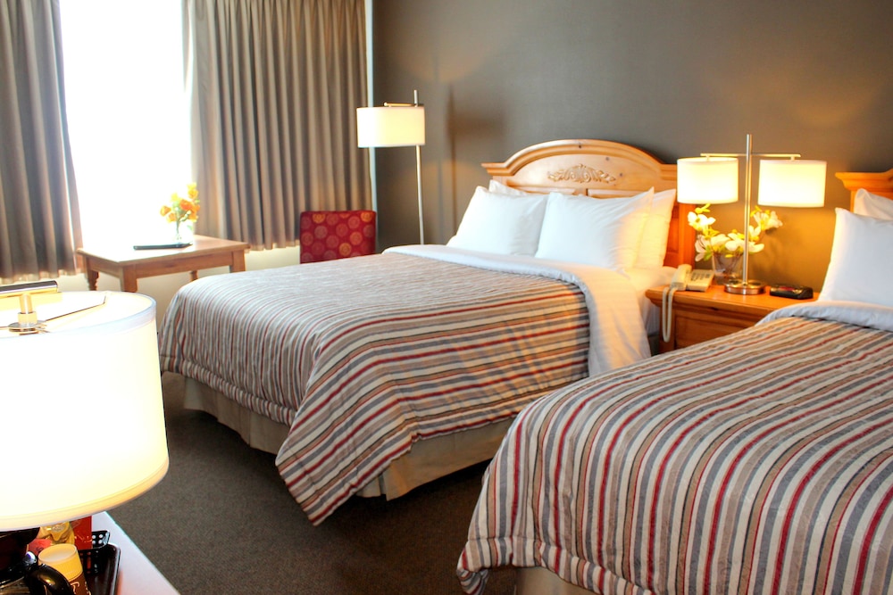 Standard Room, 2 Queen Beds, Lake View photo 2
