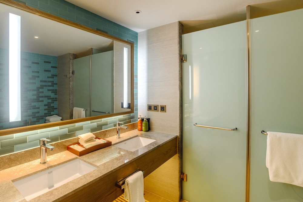 Suite, 2 Bedrooms (Playground View) - Photo 5