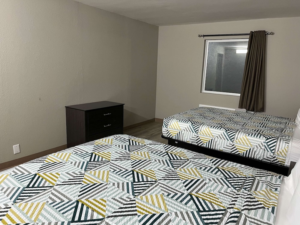 Standard Suite, Multiple Beds, Non Smoking photo 1