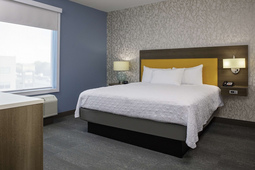 Suite, 1 King Bed, Accessible, Non Smoking (Hearing) - Photo 2