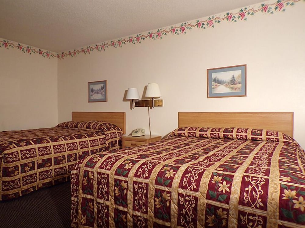Basic Room, 2 Queen Beds, Smoking photo 1