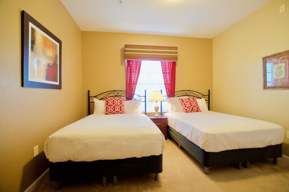 Condo, 3 Bedrooms, Corner