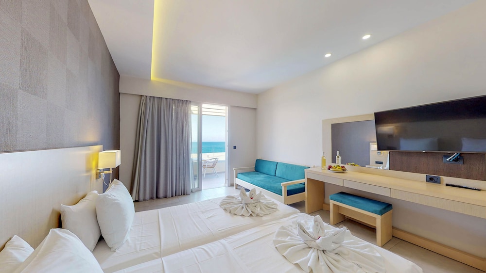 Superior Room, Sea View - Photo 15
