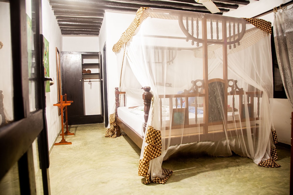 Bungalow, 1 King Bed, Patio, Garden Area